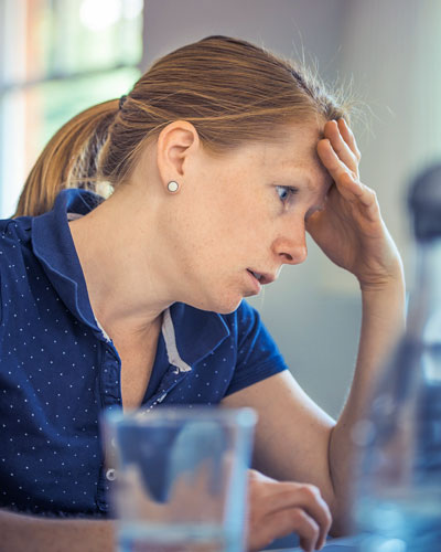 woman-stressed-on-computer